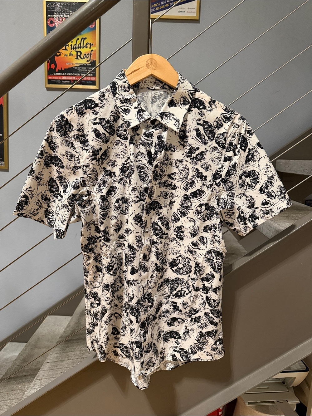 Lululemon Citrus Print Short Sleeve Button-Up Shirt White Black Men’s Small